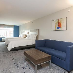 Queen Suite Two Queen Beds